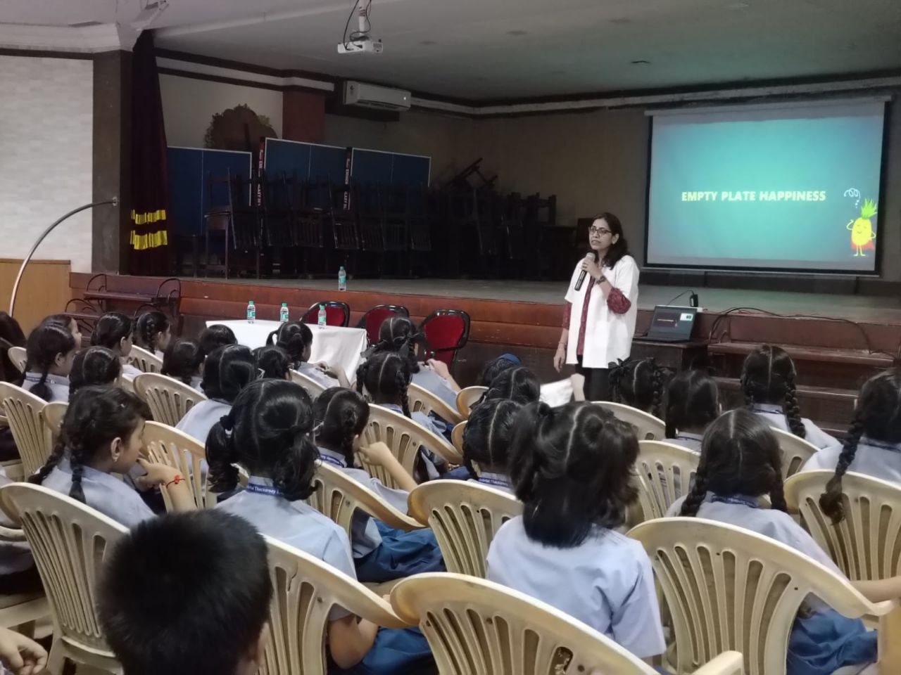 Ms Roshan Talk for grade 3 and 4 by Pediatric dietician Ms. Roshan Kore ...